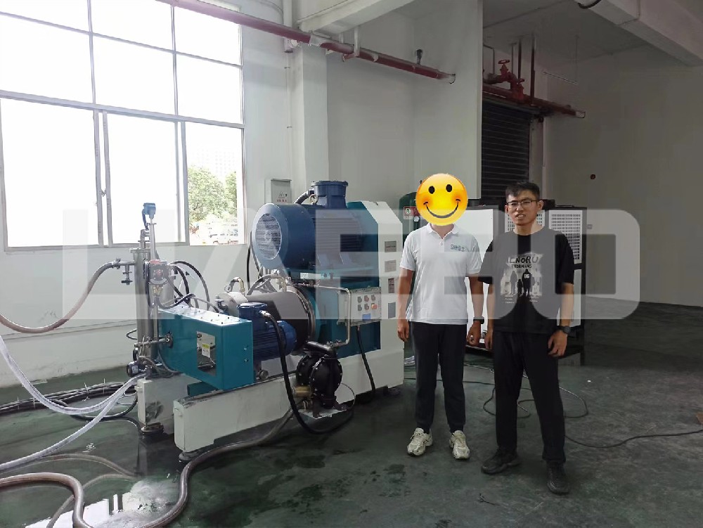 江西某公司60L雙動力砂磨機調(diào)試成功