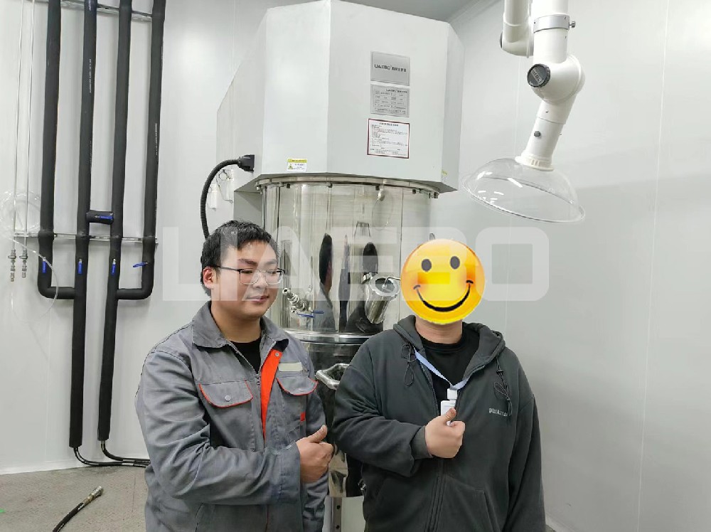 廣州某材料公司50L、100L、200L雙行星攪拌機調(diào)試成功