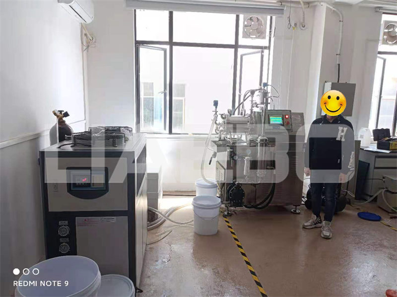 深圳某大學(xué)10L陶瓷納米砂磨機(jī)調(diào)試成功